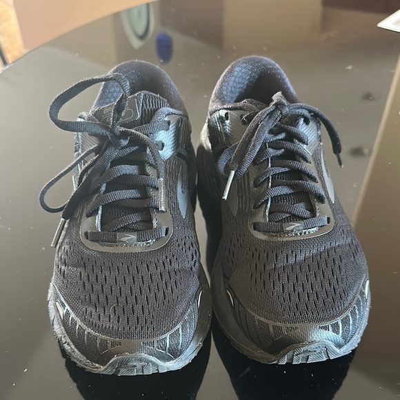 Shoes - Women’s Brooks Black Athletic Running Shoes size 8.5 wide